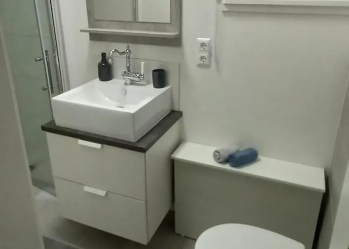 Dingding Apartment *